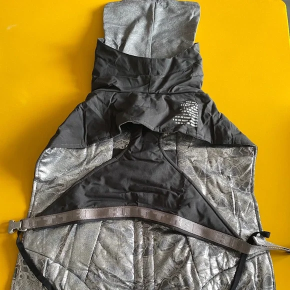 Hurtta Extreme Warmer Insulated Dog Parka in Black - 16in / 40cm